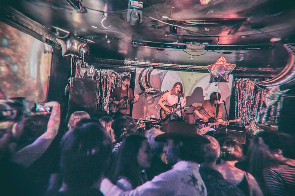 39144035_252346678743547_6808885785484328960_n